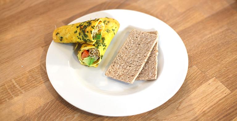 #6: Wrap van ei gevuld met avocado en tomaat - Recept