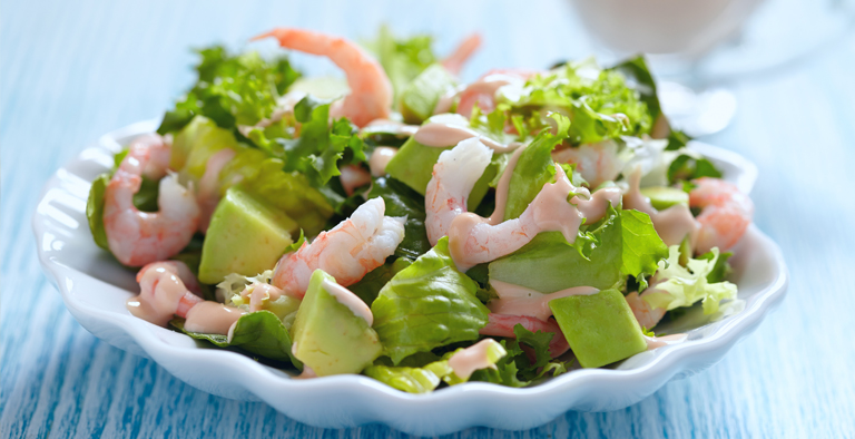 Salade van sperziebonen, avocado en garnalen
