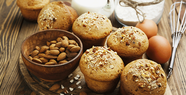 Speculaas muffins gevuld met amandelspijs