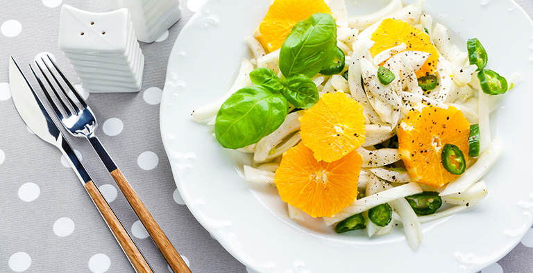 Venkelsalade met groene peper, sinaasappel en basilicum
